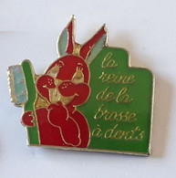 K150 Pin's Lapin Rabbit La Reine De La Brosse à Dents Dentiste Dentifrice Orthodontie Achat Immédiat - Dieren