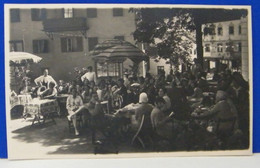 (C) COLLE ISARCO - VIPITENO - FOTOGRAFICA - FOTO DI R.YOCHLER (JOCHLER) - PERSONE IN PIAZZA AL BAR - NON VIAGGIATA 1929 - Vipiteno