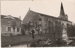 CHARROUX. - L'Eglise Et Ecole Maternelle. CPSM 9x14 - Charroux