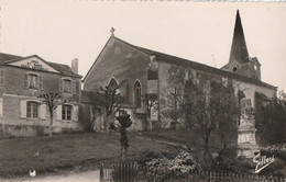 CHARROUX. - L'Eglise Et Ecole Maternelle. CPSM 9x14 - Charroux
