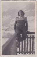 74 SAINT JEAN D'AULPS 1947  - Carte Photo D'une Skieuse Sur Un Balcon Avec Une Perspective - Saint-Jean-d'Aulps