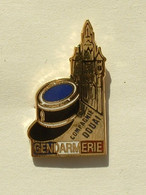 Pin's  GENDARMERIE - COMPAGNIE DE DOUAI - Militaria