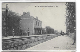 CPA La Chapelle La Reine La Gare - La Chapelle La Reine