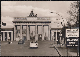 D-10785 Berlin - Brandenburger Tor - Cars - Mercedes Ponton - Opel Olympia - Mitte