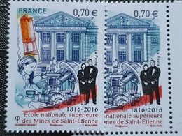 VARIETES X 2 N  5066 ** 1 TB PILIERS BLEU DECALAGE + 1 TB FRANCE SOUS FOND BLANC + ROUGE PALE ET DECALE - RRR !!! - Unused Stamps