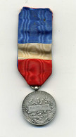 Medaille Du Commerce Et Industrie, Attribué - Poinçon "2 Argent " 1933 - Professionnels / De Société