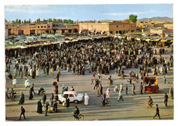 Maroc --MARRAKECH --1975 -- Place JAMAA LAFMA (très Animée , Voiture) ....beaux  Timbres.......cachet..........à Saisir - Marrakech