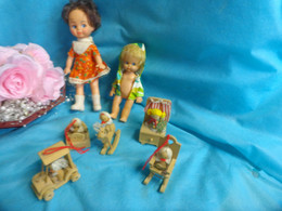 Lot De Poupees -vintage- A Identifier Et Petits Meubles Bois - Andere & Zonder Classificatie