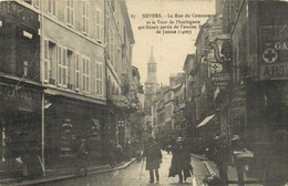 NEVERS  La Rue Du Commerce Et La Tour De L' Horlogerie Animée Commerces RV - Nevers