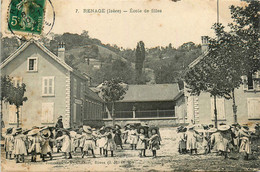 Renage * Cours De L'école Des Filles * Groupe D'enfants * Groupe Scolaire - Renage