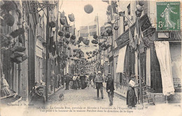 89-SENS- LA GRANDE RUE PAVOISEE ET DECOREE A L'OCCASION DE L'EXPOSITION DE 1908 VUE PRISE A HAUTEUR DE LA MAISON PERCHAT - Sens