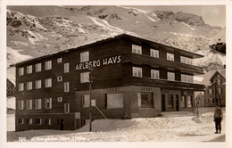 ZÜRS Am ARLBERG : ARLBERG HAUS - SPORT / FRISEUR / FOTO - CARTE VRAIE PHOTO / REAL PHOTO POSTCARD ~ 1950 - '960 (aj424) - Zürs