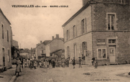 Veuxhaulles * école Et Mairie Du Village * Villageois Enfants - Autres & Non Classés