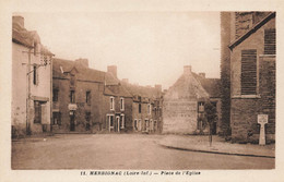 HERBIGNAC - Place De L'Eglise - Café - Borne Direction Pont-Chateau - Herbignac