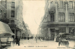 Lorient * La Rue De La Patrie * Automobile Voiture Ancienne * Marché ? * Cachet Au Dos : Marine , Service à La Mer - Lorient