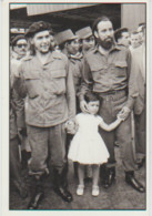 Cpm 10,5 X 16 . CUBA. CHE GUEVARA Con Su Hija Hildita Y Antonio Nunez Jimenez (Foto SALAS) - Personajes