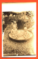 CPA Carte Photo Envoyée à Bourmont " Deux Bébés Assis Dans Un Bac à Fleurs " - Bourmont
