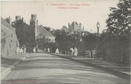 TANANARIVE  - MADAGASCAR - RUE AUGEY DUFRESNE - CATHEDRALE CATHOLIQUE - Madagascar