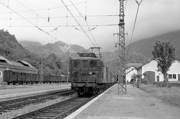 Ax-les-Thermes. Locomotive BB 4128. Cliché Jacques Bazin. 20-06-1956 - Treinen