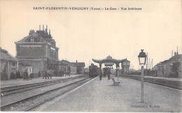 GARE Avec TRAIN - 89 - ST FLORENTIN - VERGIGNY : La Gare - Vue Intérieure ( Quais ) - CPA - Yonne - Estaciones Con Trenes