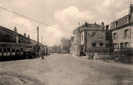 Martigny Les Bains * La Rue De La République * Hôtel Des Sources * Automobile Voiture Ancienne - Autres & Non Classés