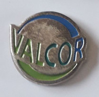 UU486 Pin's VALCOR Syndicat Traitement Et Valorisation Des Déchets En Cornouaille à Concarneau Finistère Achat Immédiat - Administrations