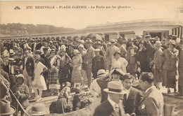 (D) 14 DEAUVILLE. La Foule Sur Les Planches De La Plage Fleurie - Deauville