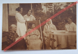 Photo D'époque. Original. Mode. Filles Avec De Belles Coiffures Et Robes. Lettonie D'avant-guerre - Objects