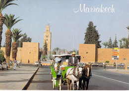 Marrakech - Sa Célèbre Koutoubia, Ses Remparts, Ses Calèches - Marrakech