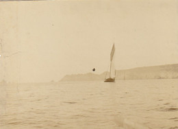 Photo Vers 1889 Pointe-du-Raz-de-Sein (Plogoff) - Un Voilier (A237) - Plogoff