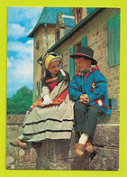 19 USSEL Les Compagnons De La Joie Au Village Couple D'enfants En Costumes Auvergne Limousin N°3 Folklore VOIR DOS - Ussel