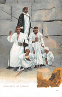 CPA EGYPTE BEDOUINS AT THE PYRAMIDS - Autres & Non Classés