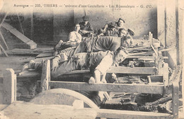 CPA 63 THIERS INTERIEUR D'UNE COUTELLERIE LES REMOULEURS - Thiers