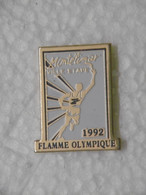 Pin's Jeux Olympiques ALBERTVILLE 1992 J.O. FLAMME OLYMPIQUE - Pins LA POSTE PTT Pin Ville Etape MONTELIMAR 26 DROME - Giochi Olimpici