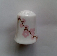 Dé à Coudre En Porcelaine Fleurs Fève - Thimbles