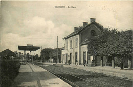 Vézelise * La Gare Du Village * Ligne Chemin De Fer - Vezelise