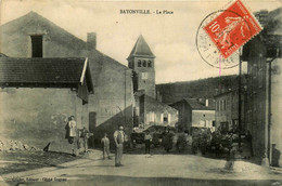 Bayonville * La Place Du Village * Villageois - Autres & Non Classés