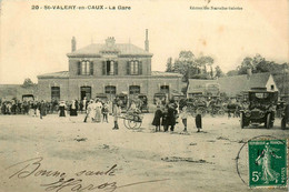 St Valéry En Caux * La Place De La Gare * Ligne Chemin De Fer * Automobile Voiture Ancienne - Saint Valery En Caux