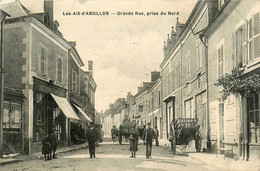 Les Aix D'angillon * La Grande Rue , Prise Du Nord * Commerce Magasin GUILLEMIN * Attelage - Les Aix-d'Angillon