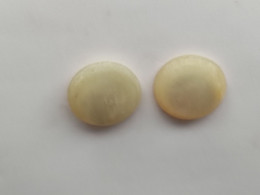 2 BOUTONS Ancien Bouton De Manchette En Nacre  Diamètre : 20 Mm Env - Boutons De Col /de Manchettes