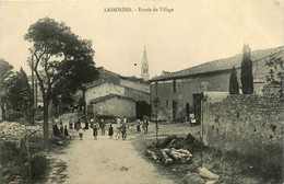 Lasbordes * Route De L'entrée Du Village * Villageois - Other & Unclassified