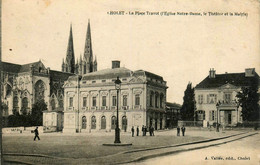 Cholet * La Place Travot * église Notre Dame , Le Théâtre Et La Mairie - Cholet