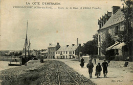 Perros Guirec * La Route De La Rade Et Hôtel Troadec * Ligne Chemin De Fer - Perros-Guirec