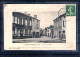 65. Castelnau Riviere Basse. Place De La Mairie. Coin Haut Gauche Abimé - Castelnau Riviere Basse