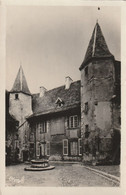 Carte Postale Des Années 50 De La Loire - Charlieu - Hôtel Du Prieur - Cour D'honneur Et Son Puits - Charlieu