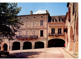 MONFLANQUIN LA PLACE AVEC LA MAIRIE - Monflanquin