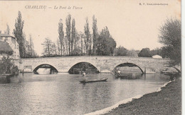 Carte Postale Ancienne De La Loire - Charlieu - Le Pont De Pierre - Charlieu