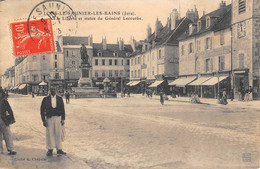 CPA 39 LONS LE SAUNIER RUE DE LA LIBERTE ET STATUE DU GENERAL LECOURBE - Other & Unclassified