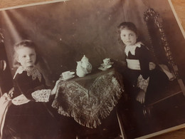 GREAT BRITAIN - GROSSBRITANNIEN - WINCHESTER - HENRY W. SALMON - 1891 - TWO LITTLE GIRLS On TEA TABLE - MAEDCHEN - Lieux