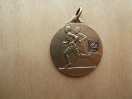 DAF-054 Belle Médaille Probable Bronze Signée F.Fraisseenjolivé D'un écusson  Grand Prix De Paris Pédestre - Athletics